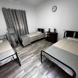 Amplia Casa Entera Con Patio Y Terraza Familia Y Grupo De Amigos Сasa de vacaciones Málaga